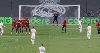 张伯伦：阿森纳具备成功的一切因素，我不算老还想继续踢球（张伯伦：阿森纳具备夺冠资本，我还年轻，盼继续征战）