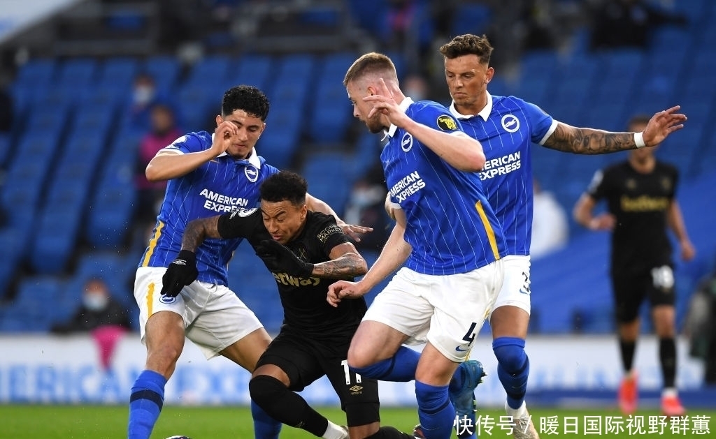 教练当场笑出声（教练现场忍不住笑了）