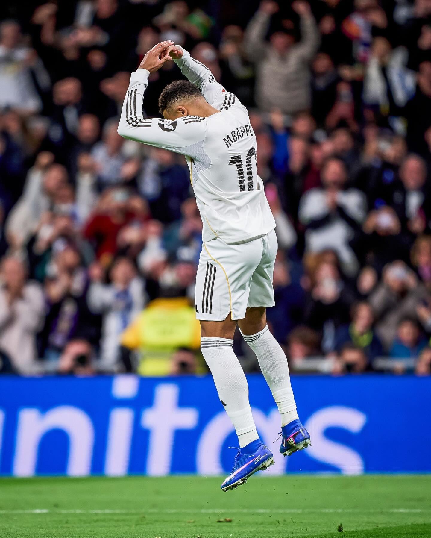 阿莫林：不会说借鉴了哪支球队的定位球战术，我们是博采众长（阿莫林：定位球并非照搬任何球队，我们融合各家所长）