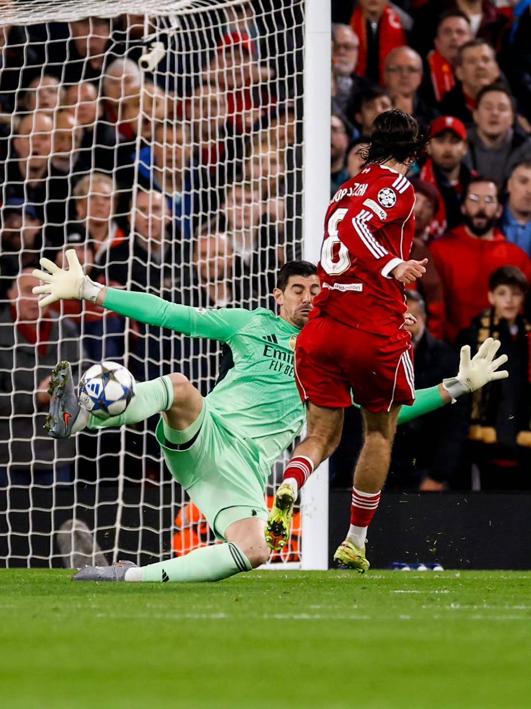 米体：弗拉霍维奇愿意留在尤文，但薪水始终是个问题（米体：弗拉霍维奇倾向留守尤文，薪资问题仍是关键障碍）